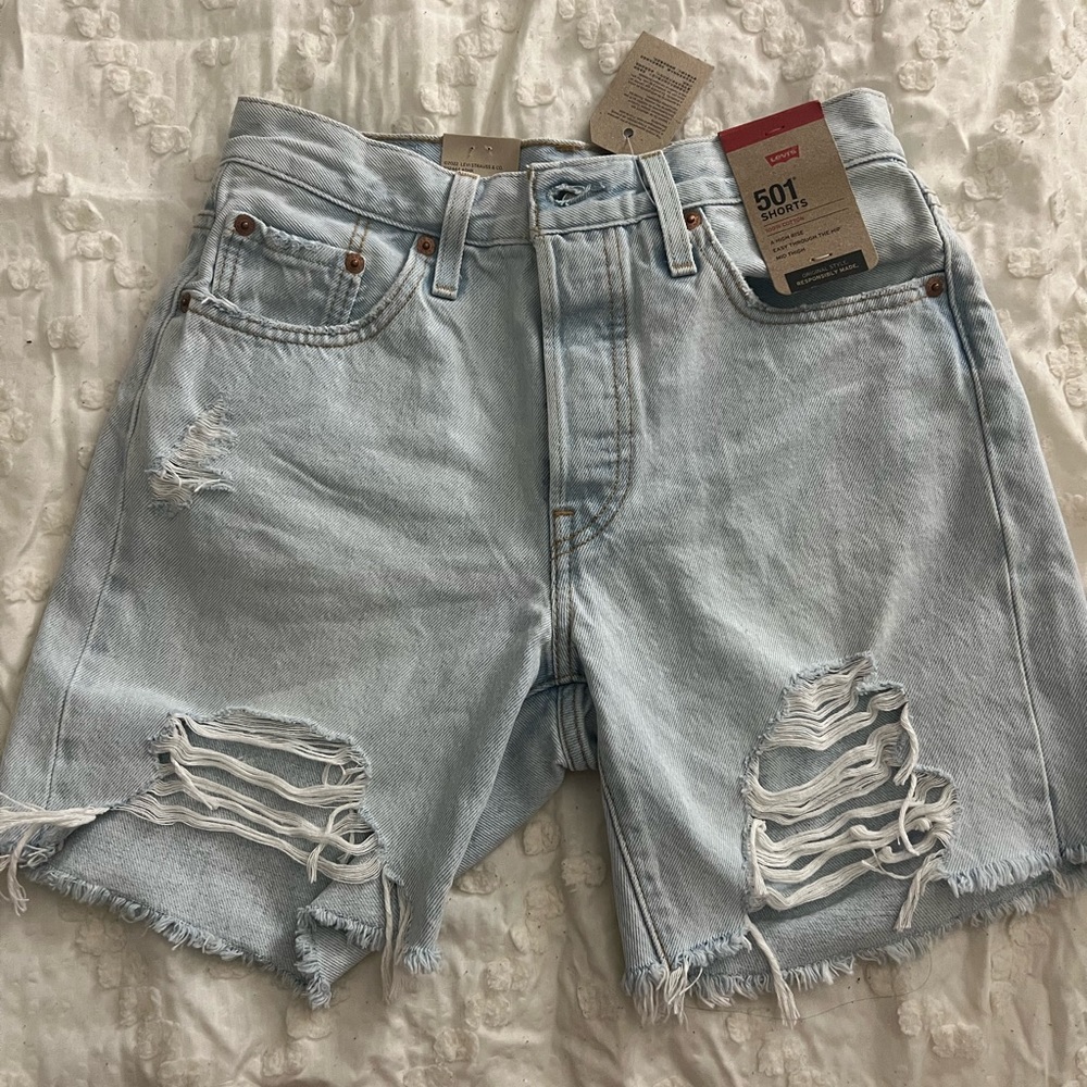Levi shorts size (25)